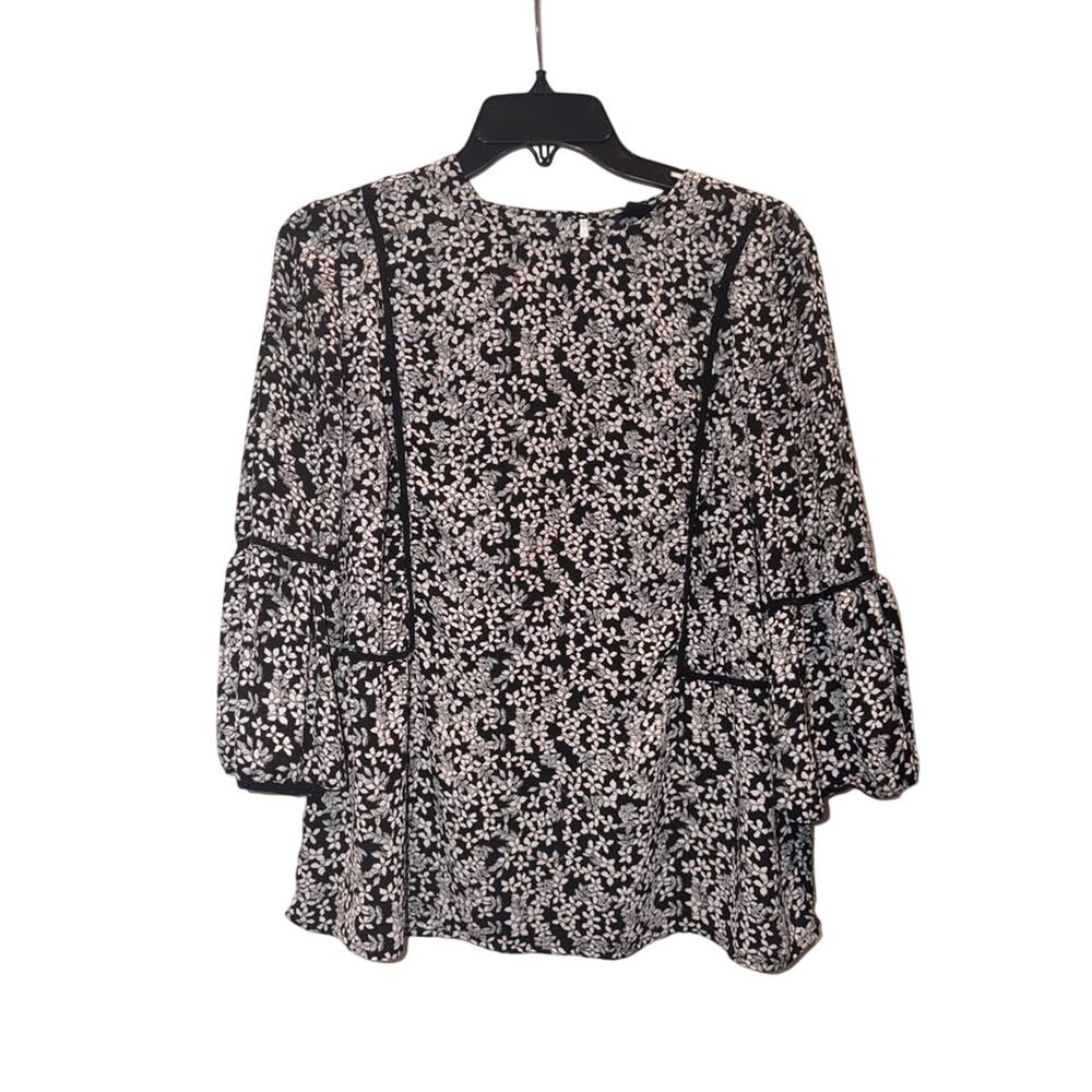 Who What Wear Floral Blouse – Size Medium